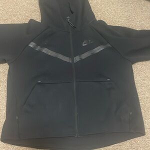 Black Nike tech fleece